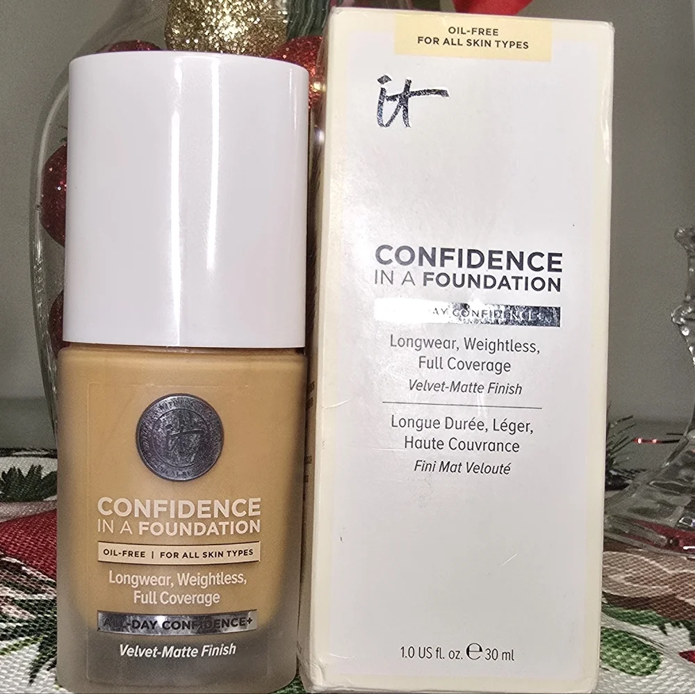 It Cosmetics Confidence in a Foundation 335 Tan Nude - Picture 2 of 3